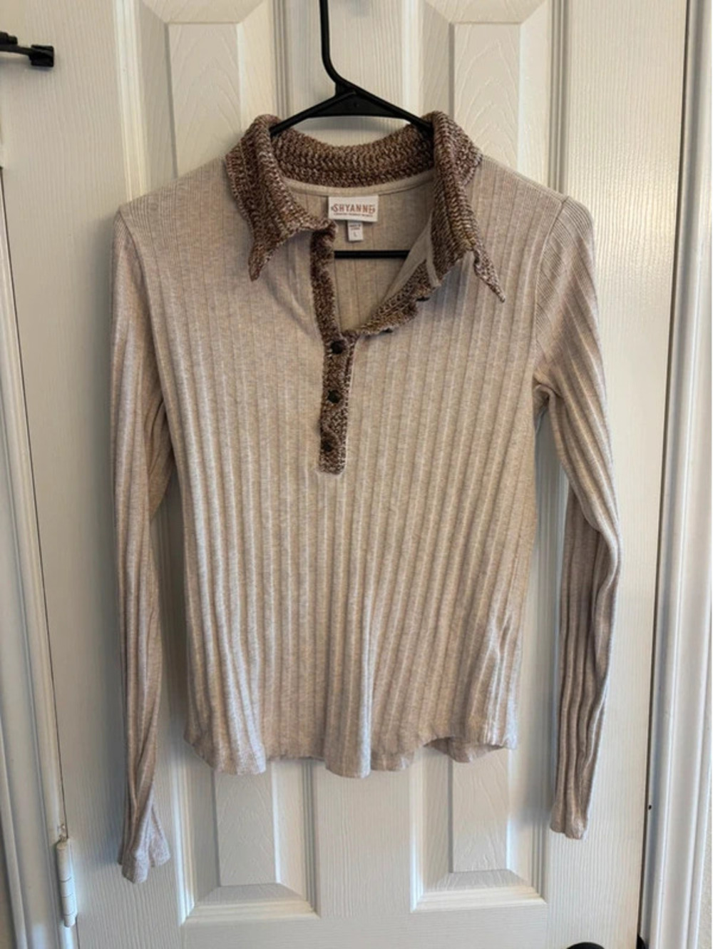 Shyanne Country Wear Ribbed Knit Henley Top Beige Brown Long Sleeve L